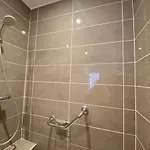 Apartamento T2 Avec Balcon, Parking Et Proche - - Fr-1-245-187 *