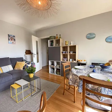 T2 Avec Balcon, Parking Et Proche - - Fr-1-245-187 *