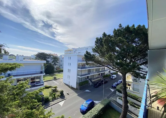 T2 Avec Balcon, Parking Et Proche - - Fr-1-245-187