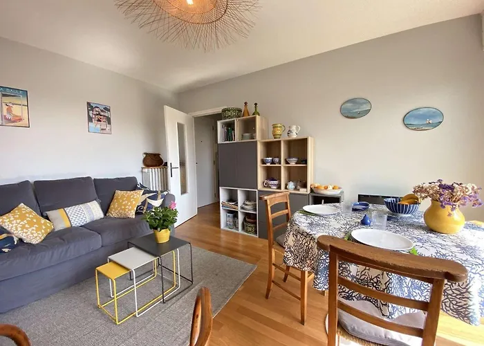 T2 Avec Balcon, Parking Et Proche - - Fr-1-245-187 *